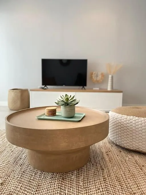 Dona Julia Sea Utopia Casares 0*,  Španělsko